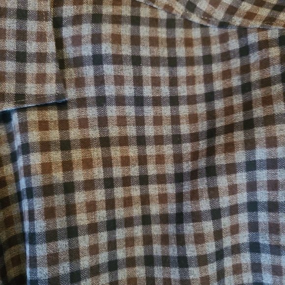 Button down - Picture 2 of 3